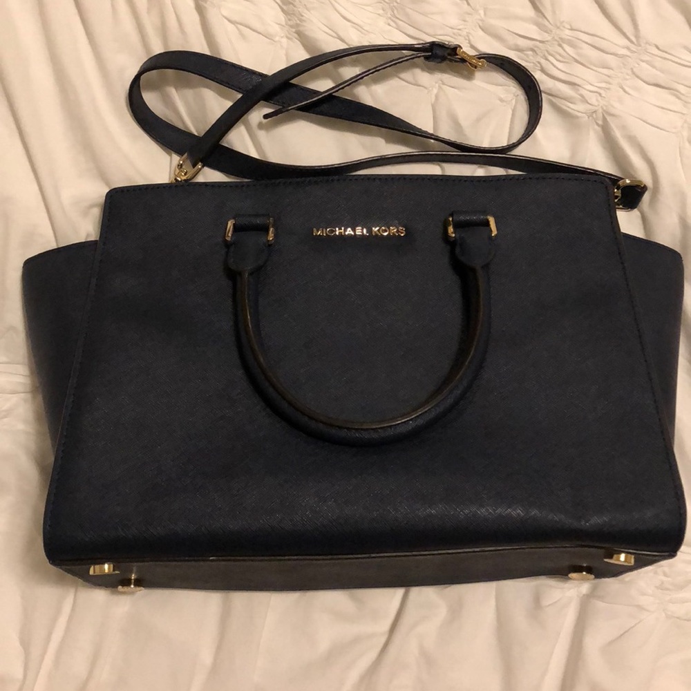 Navy Michael Kors Selma bag Large. Good condition!